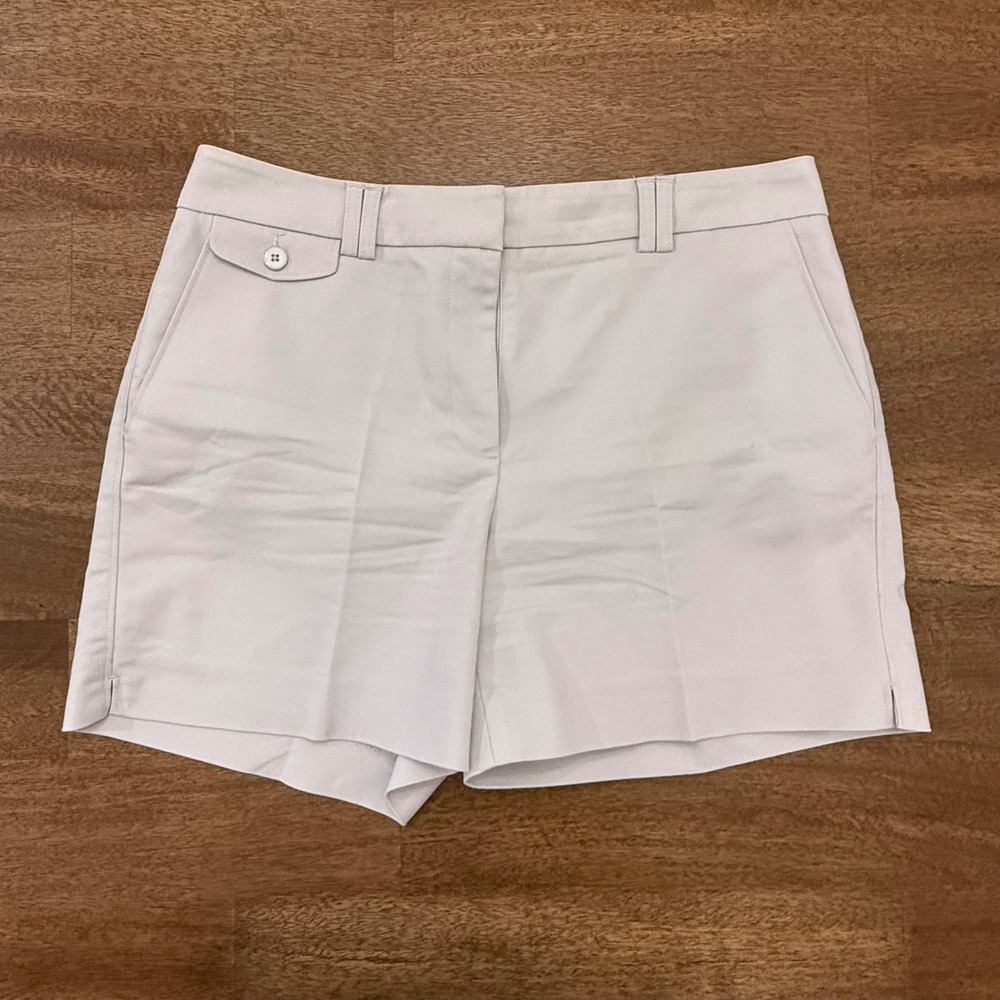 Ann Taylor The 5 Inch Short Light Gray Chino Tailored Stretch Shorts Size 6